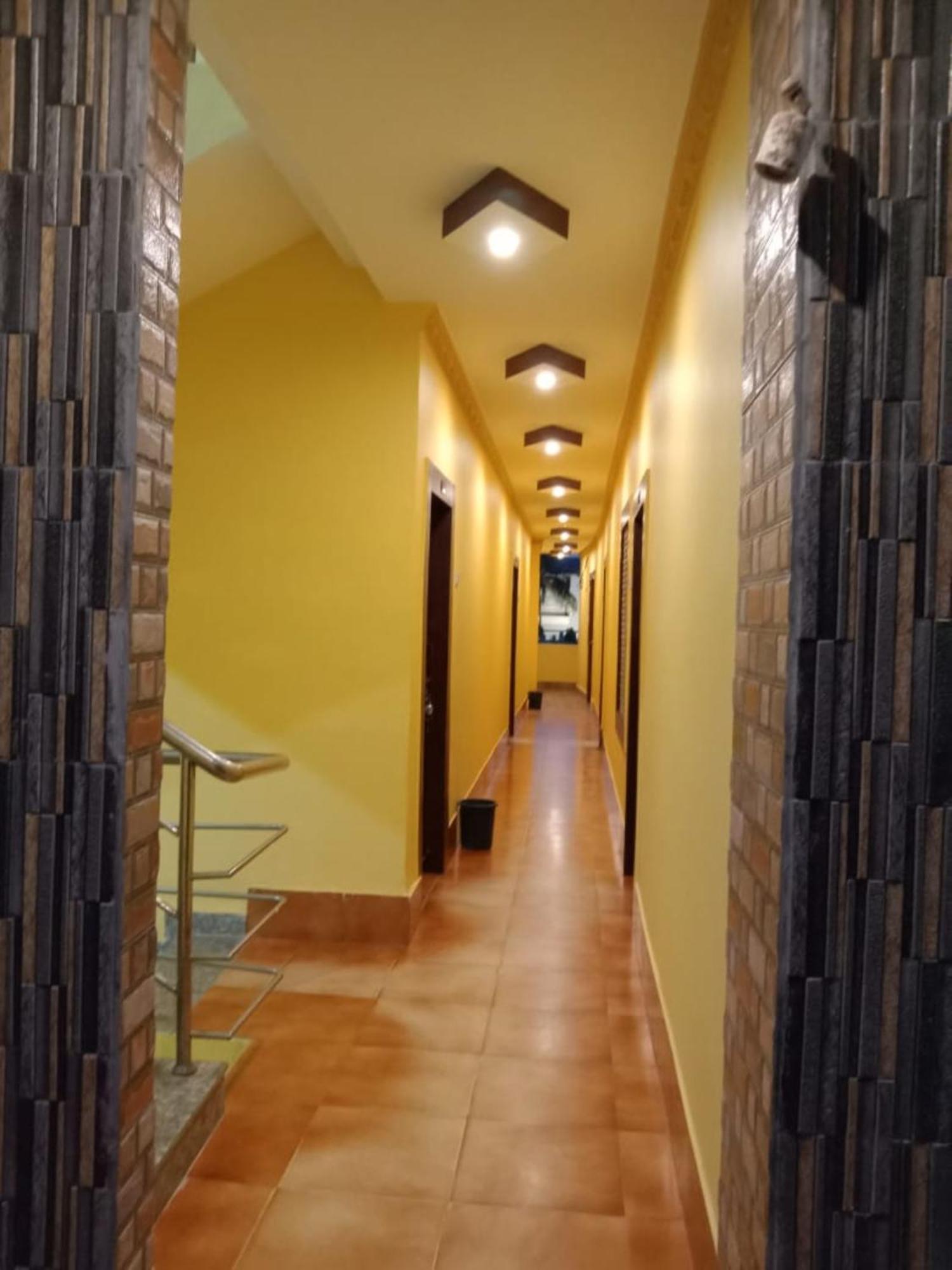 Goroomgo Sahoo Palace Puri - Prime Location Near Sea Beach - Excellent Service With Parking Facilities Exterior foto
